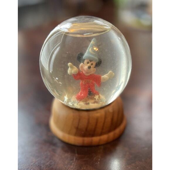 First Limited Edition Disney Crystal Snow Globe Collection Mickey Mouse Stars - Picture 1 of 11